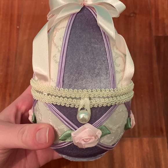 Timeless Treasures Purple and White Decorative Egg Box - Picture 2 of 7